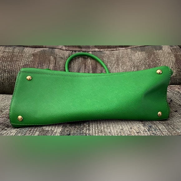 Michael Kors green purse. - Picture 4 of 9